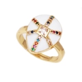 Nahaufnahme eines vergoldeten Tropfen-Emaille-Rings mit buntem Zirkonia-Böser-Blick - Einstellbar Offen / Weiß