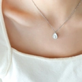 Collana minimalista in argento a forma di avocado con smalto bianco per donna - Collana Argento / 40+5cm