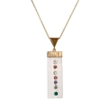 Collana dorata con ciondolo rettangolare in pietra bianca e sette gemme multicolori - Colonna Bianca con 7 Gemme Chakra Incastonate