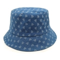 Dettaglio del motivo a cuore sul cappello alla pescatora in denim blu casual - M (56-58cm) / Blu scuro