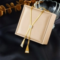 Goldene Schlangenkette mit Zirkonia-Schieber und trapezförmigen Anhängern für Damen - Quadratische Zirkonia Lariat Halskette