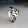 Polsino per orecchio in argento S925 con texture lavica e zircone scintillante incastonato - Argento 925 / Oro Bianco (Singolo)