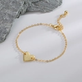 Bracelet élégant en or avec pendentif cœur et gravure personnalisée de la lettre E - Lettre E