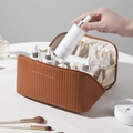 Trousse de maquillage caramel à rayures verticales, compartiments multiples et zip doré - Marron