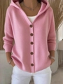 Detailaufnahme der rosa Strickjacke mit Kapuze, braunen Knöpfen und feiner Textur - S / Oberteile / Rosa