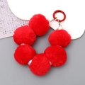 Ciondolo a sfera di peluche rossa con finte perle e anello metallico su vassoio - Rosso