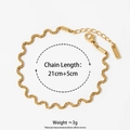 Macro shot of gold stainless steel twist chain bracelet with 21cm+5cm size specs - Anklet (KA710)