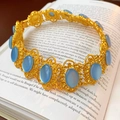 Bracelet vintage doré avec pierre bleue ovale et détails floraux en perles blanches - 33# Collier - Bracelet floral vintage à pierre précieuse ovale bleu ciel