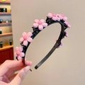 Diadema infantil con flores rosas sobre banda de plástico negra para niñas - Flor Rosa de Cinco Pétalos