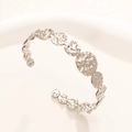 Bracciale rigido in acciaio argento con dischi martellati e design geometrico regolabile - 13 Acciaio