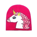 Detailaufnahme des Einhorn-Jacquard-Strickmusters auf der magentafarbenen Kindermütze - M(48-52cm) / Rosarot