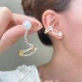 Boucle d'oreille serpent dorée avec strass scintillants et une perle blanche - Boucles d'oreilles S perle et strass (7920) / Or 14 carats