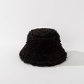 Detalle de lana de oveja negra y suave en un sombrero de pescador cálido para invierno - M(56-58cm) / Negro