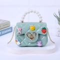 Mini borsa jelly verde chiaro con manico di perle, ciondoli cartoon e chiusura cuore - Verde (Con toppe fai-da-te casuali)