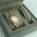 Détail du coffret montre et bracelet cœur en or rose serti de diamants étincelants - A11 Or Rose + Ensemble 3 Diamants Rose (Sans Boîte)