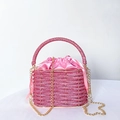Sac à main cage en perles roses avec pochette satinée et bandoulière chaîne dorée - Rose