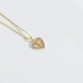 Gouden hartvormige hanger ketting met religieus reliëf en witte zirkonia steentjes - Hart Maagd Maria Stijl (XL3243)