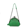 Sac coquille vert en cuir PU avec pompons métalliques et bandoulière chaîne cloutée - Vert