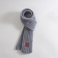 Grey knitted kids scarf in soft wool with an EST MOVE leather tag on white background - EST MOVE Leather Label / Gray