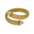 Detail of gold mesh wrap bracelet with pointed ends encrusted with white crystals - 12mm / Gold