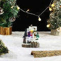Vista dettagliata della casetta di Natale a LED con figure di Babbo Natale e pupazzo - Stile Bambino e Pupazzo di Neve