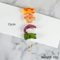 Modello realistico di spiedino barbecue da 15 cm con radice di loto e polpette miste - Grande Spiedino Barbecue - Loto, Peperone e Calamaro