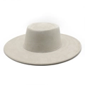 Elegante beige suède fedora hoed met brede rand en een decoratieve zilveren ketting - M(56-59CM) / Broken Wit