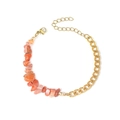 Détail du bracelet chaîne dorée avec pierres naturelles orange et fermoir mousqueton - Cristal Rouge Or