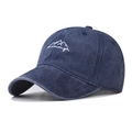 Cappellino da baseball classico in cotone lavato blu navy con ricamo di montagne e scritte - Regolabile / Montagna Blu Notte