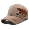 Berretto da baseball kaki con vivace ricamo a tigre e scritta laterale su tessuto compatto - Beige Scuro