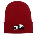 Weinrote Strickmütze mit süßer schlafender Panda-Stickerei auf dem Umschlag - 54-60cm / Burgunderrot