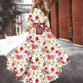 Chiffon-Maxikleid in Weiß mit rotem Blumendruck und dazu passendem rotem Taillengürtel - S / Weiß mit rotem Blumendruck