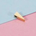 Perline a triangolo in acciaio inossidabile dorato su sfondo rosa e blu - Triangolo 10mm / Oro