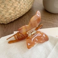 Grande pince à cheveux papillon avec texture écaille ambre et ressort doré élégant - Style Papillon / 11.5cm / Couleur caramel