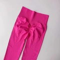 Fuchsiafarbene Scrunch-Butt Yoga-Hose mit hohem Bund und Rippen-Bauchkontrolle - S / Unterteile / Fuchsia