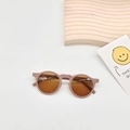 Detail of round matte pink kids sunglasses with dark brown lenses and UV protection - Bean Paste Red