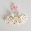 Süßes 17cm Puppen-Outfit mit weißem Herz-Kleid und rosa Blumen-Haarspange - Passend für 17cm Puppe / Rosa-Blauer Latzrock + Rosa Haarklammer / Rosa Blau + Rosa