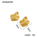 Detalle de pendientes cuadrados dorados con textura tejida, tamaño 2,8 cm y peso de 10g - Dorado Cuadrado Textura
