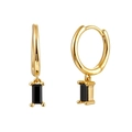 Minimalistische goldene Creolen mit schwarzen rechteckigen Zirkonia-Anhängern auf Weiß - Gold + Schwarzer Zirkonia
