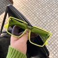 Occhiali da sole punk quadrati grandi con montatura verde fluorescente e lenti grigie - Montatura Verde Lenti Nere