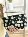 Borsa cosmetica in cotone nero con ricami di margherite bianche e etichetta logo - Nero Piccolo