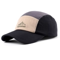 Gorra de béisbol de 5 paneles con patchwork tricolor y bordado de montaña al aire libre - Ajustable / Negro Gris Patchwork