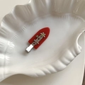 Barrette à fleurs en métal argenté avec base rouge et strass colorés - Rouge