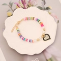Buntes Polymer-Ton-Herz-Armband mit Perlen und Goldakzenten auf weißem Teller - 2# Mischfarben Bunt