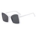 Oversize Schmetterlings-Sonnenbrille mit glänzend weißem Rahmen und dunkelgrauen Gläsern - Weißer Rahmen Dunkelgraue Gläser