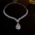 Collana a V argentata con strass e pendente in cristallo brillante a forma di pera - Collana / Goccia d'Acqua d'Argento (4#)