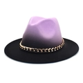 Détail du chapeau en laine dégradé violet avec chaîne dorée et large bord noir - M (56-58cm) / Lavande + Noir