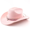 Détail du chapeau de cowboy rose en daim avec bande tissée et pendentif en coquillage - Rose