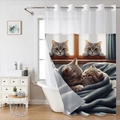 Dettaglio di una tenda da doccia impermeabile in tessuto nido d'ape con gatti - 181x188cm / Gatti della Finestra Grigi
