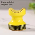 Poggiasigari in ceramica gialla con bordo dorato e base a scacchi neri - Giallo
